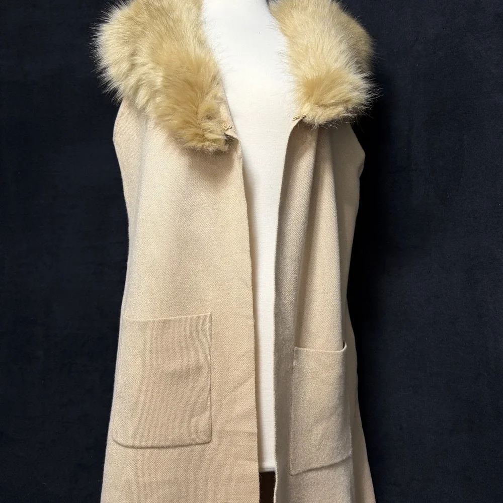 Baldini Mumu Lombardi Long Cardigan in Taupe with a faux fur‎ collar. SIze L